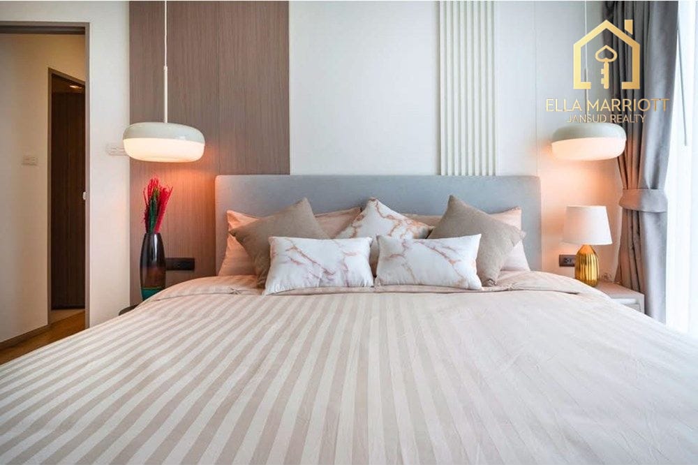 Urban Oasis: 2-Bed Watthana Condo in Bangkok! 12