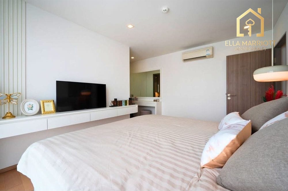 Urban Oasis: 2-Bed Watthana Condo in Bangkok! 13