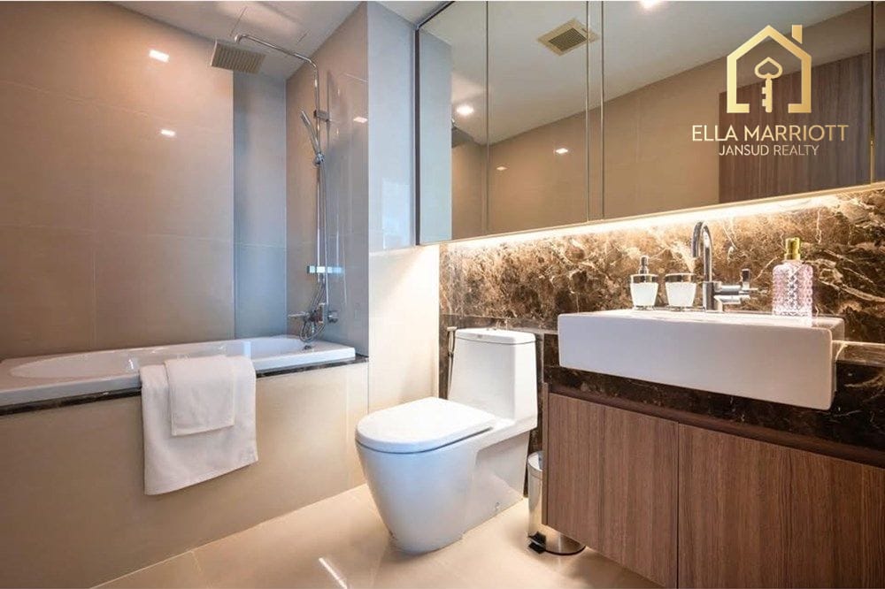 Urban Oasis: 2-Bed Watthana Condo in Bangkok! 16