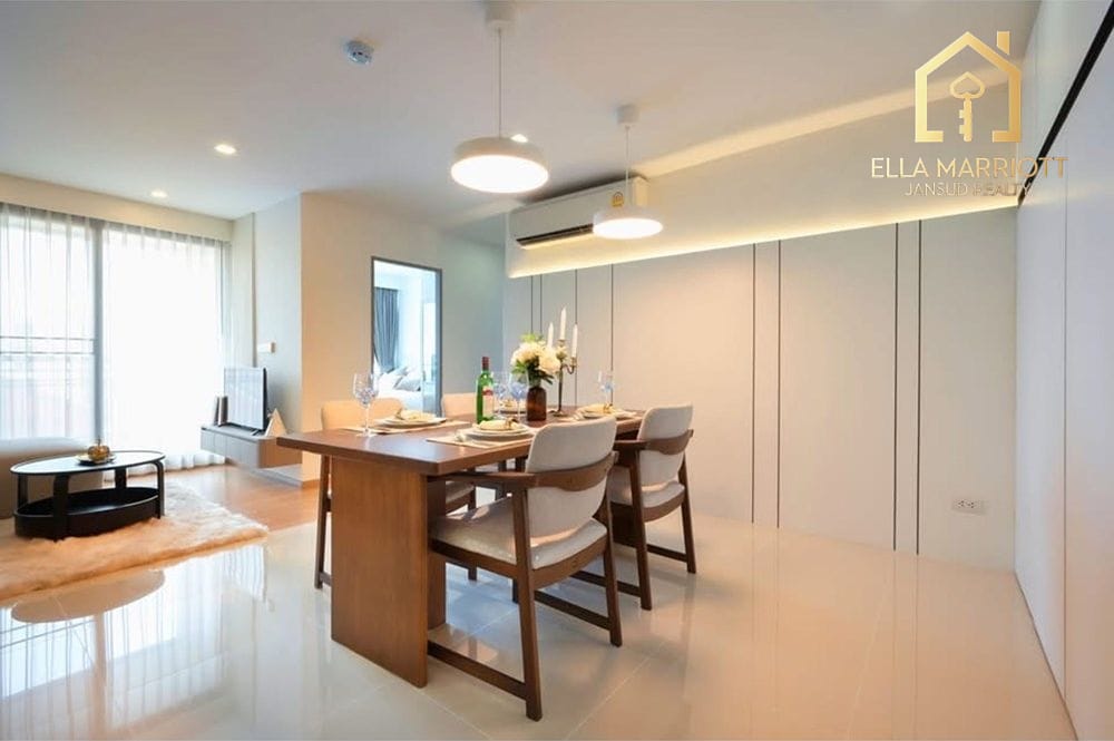 Urban Oasis: 2-Bed Watthana Condo in Bangkok! 2