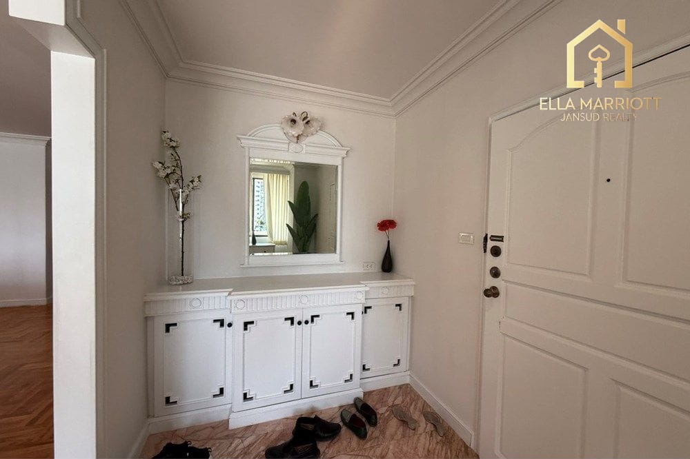 Luxurious Condo in Bangkok's Heart! 18