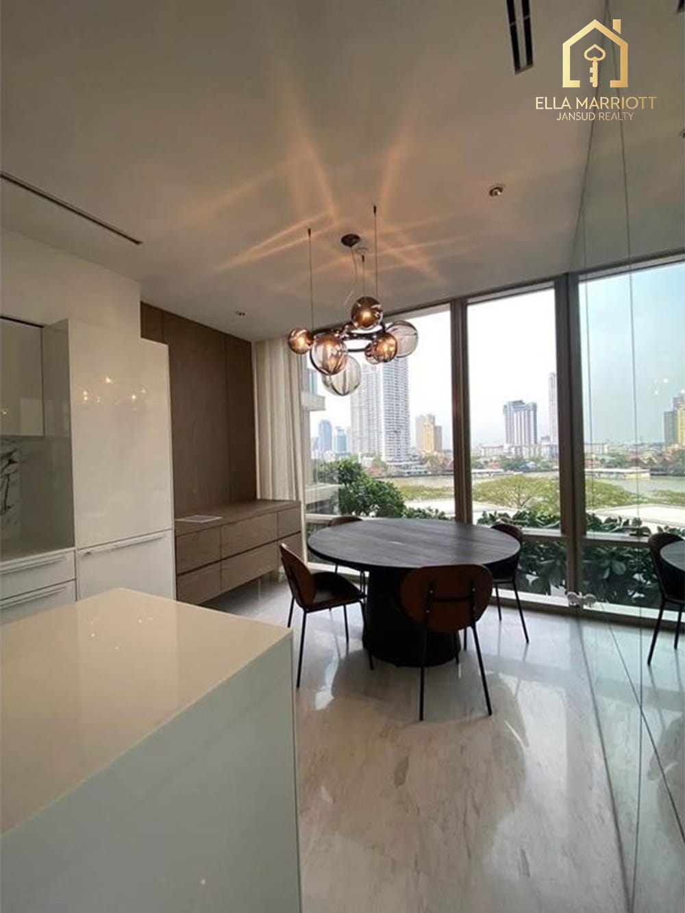 曼谷河畔郑皇桥站Four Seasons Private Residences公寓120平方米2室3卫出租 4