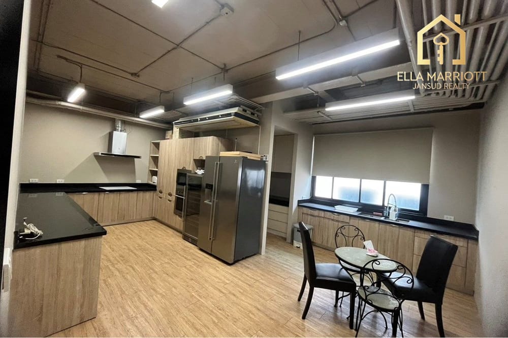 Spacious 900sqm Townhouse for Rent in Thonglor - Company Contract Accepted 12