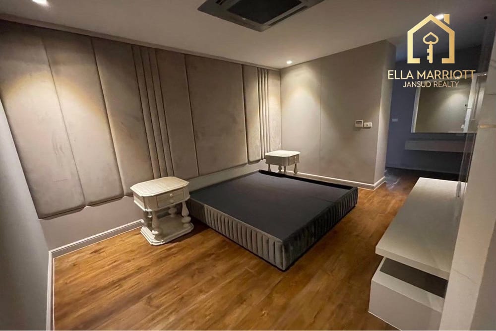 Spacious 900sqm Townhouse for Rent in Thonglor - Company Contract Accepted 17