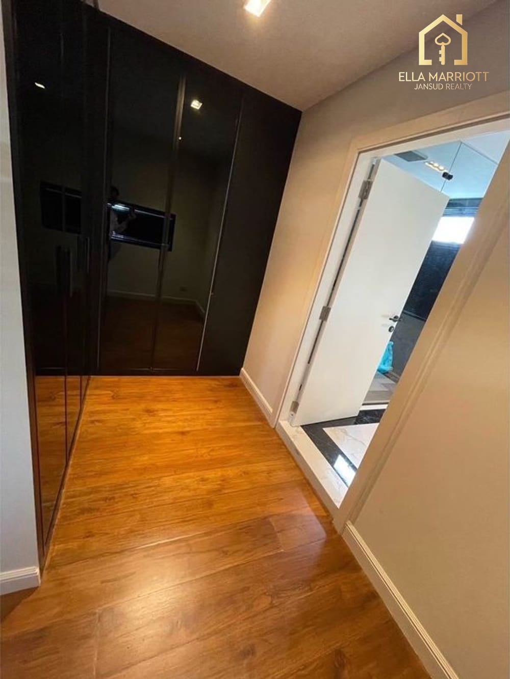 Spacious 900sqm Townhouse for Rent in Thonglor - Company Contract Accepted 18