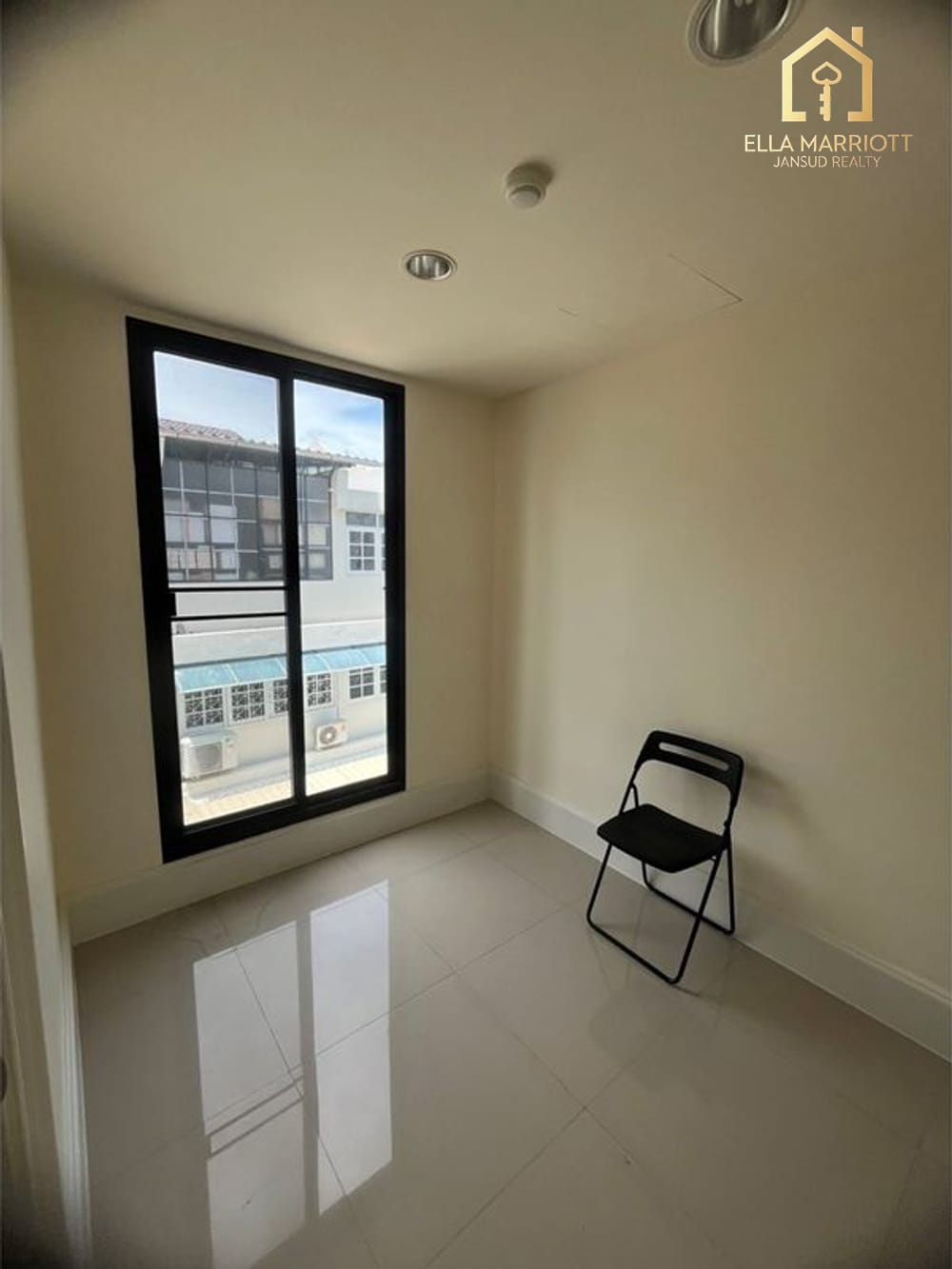 Spacious 900sqm Townhouse for Rent in Thonglor - Company Contract Accepted 28
