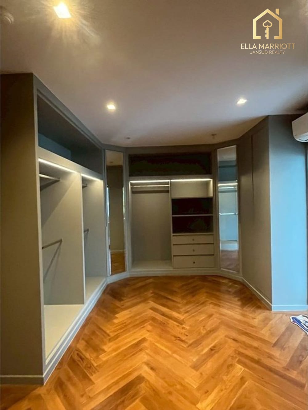 Spacious 900sqm Townhouse for Rent in Thonglor - Company Contract Accepted 33
