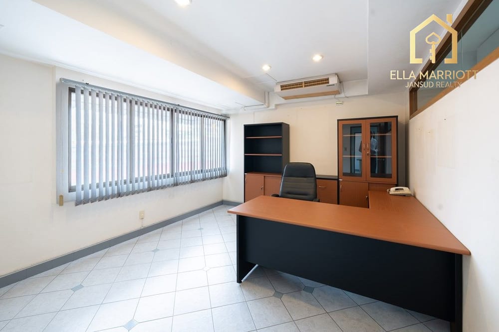 Spacious Condo Near BTS Ari - 9 Mins Walk to Transportation in Bangkok 11