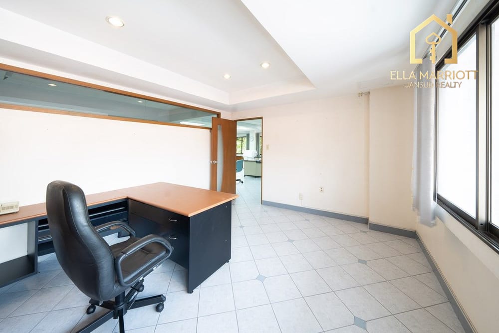 Spacious Condo Near BTS Ari - 9 Mins Walk to Transportation in Bangkok 12