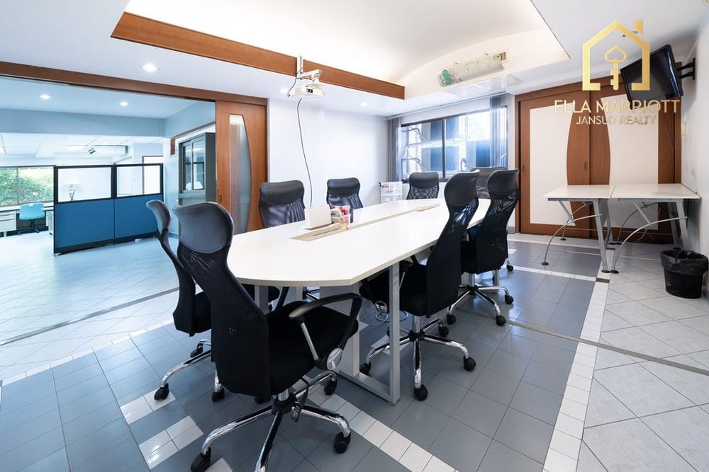 Spacious Condo Near BTS Ari - 9 Mins Walk to Transportation in Bangkok 19
