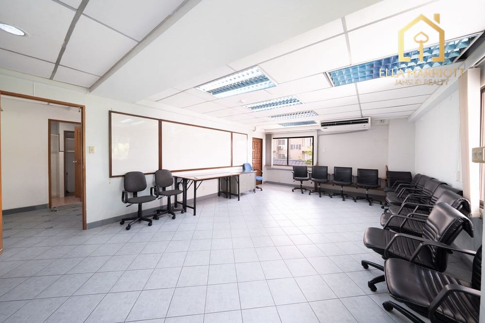 Spacious Condo Near BTS Ari - 9 Mins Walk to Transportation in Bangkok 22
