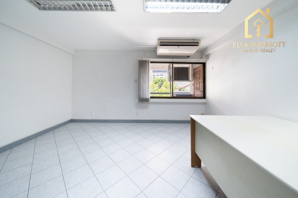 Spacious Condo Near BTS Ari - 9 Mins Walk to Transportation in Bangkok 27