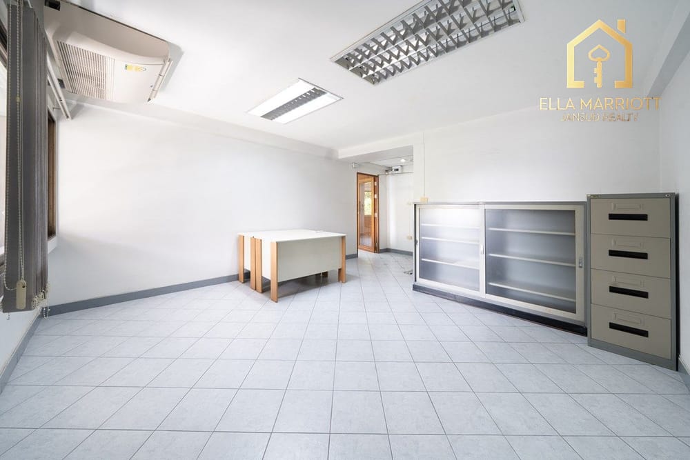 Spacious Condo Near BTS Ari - 9 Mins Walk to Transportation in Bangkok 28