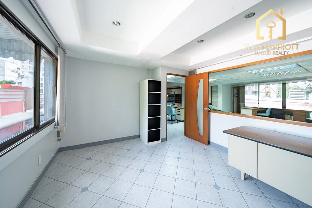 Spacious Condo Near BTS Ari - 9 Mins Walk to Transportation in Bangkok 3