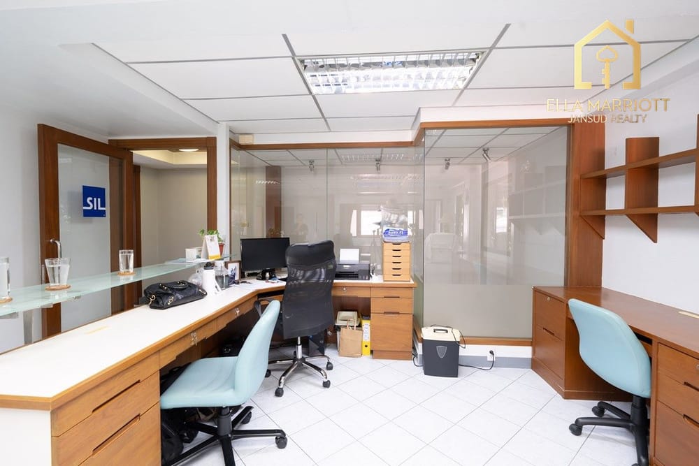Spacious Condo Near BTS Ari - 9 Mins Walk to Transportation in Bangkok 8