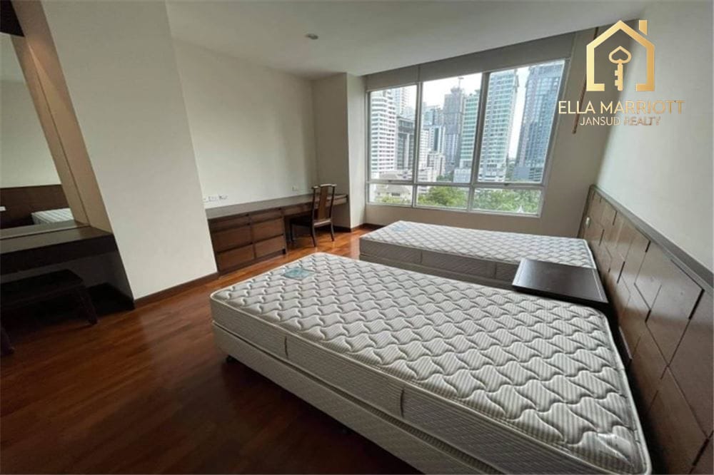 For Rent: Spacious 3+1 Bedroom Apartment with Large Balcony in Sukhumvit 55 (Thonglor) 10