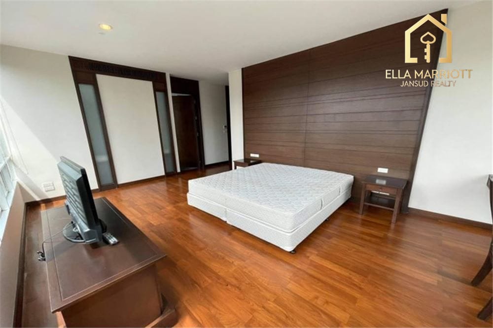 For Rent: Spacious 3+1 Bedroom Apartment with Large Balcony in Sukhumvit 55 (Thonglor) 8