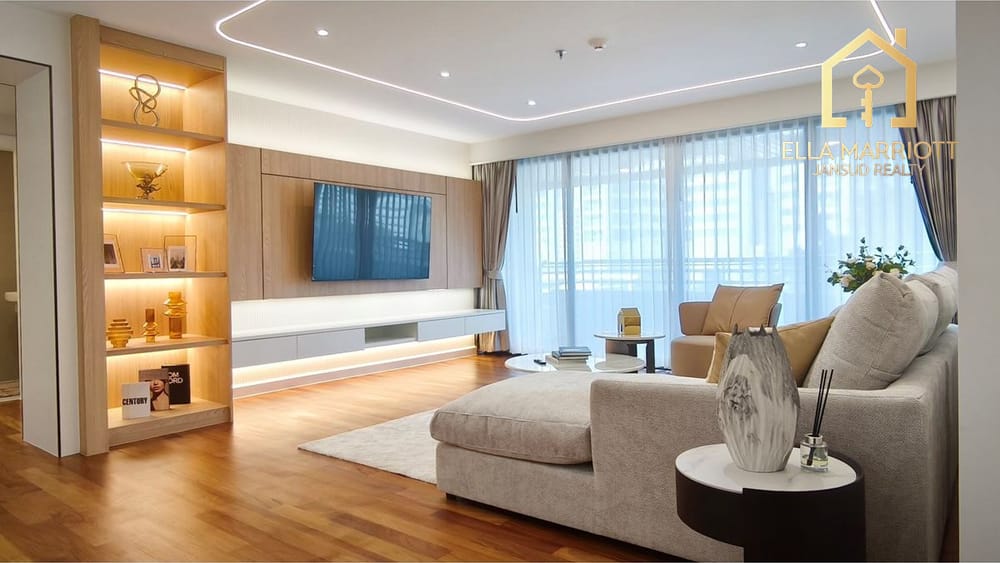Spacious 4BR Family Condo for Rent in Sukhumvit 16 – 260sqm, Pets Allowed, 15 Min Walk to BTS Asok 1