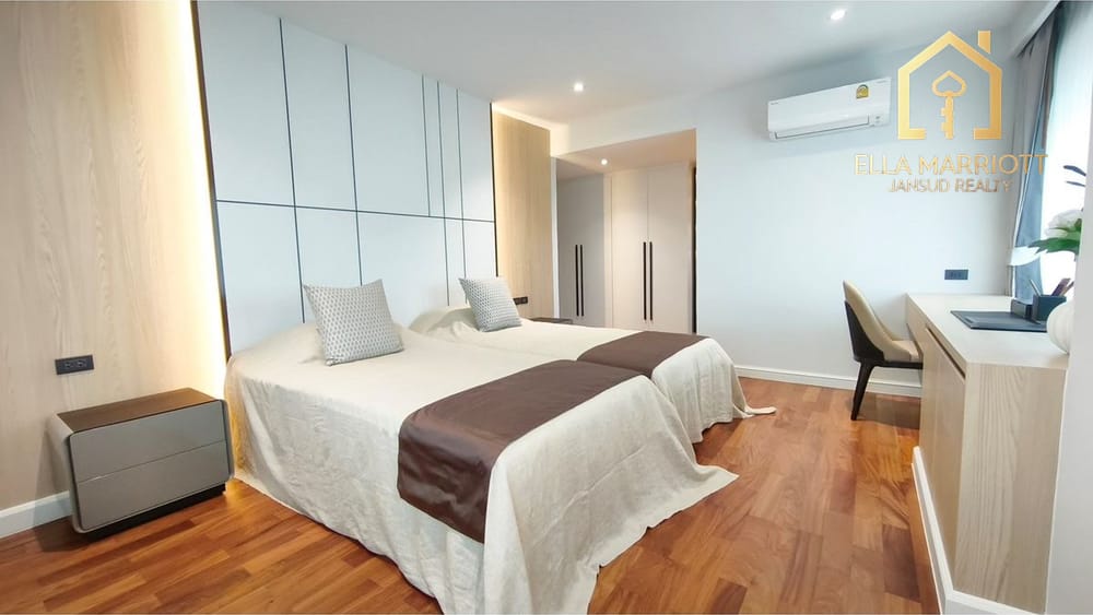 Spacious 4BR Family Condo for Rent in Sukhumvit 16 – 260sqm, Pets Allowed, 15 Min Walk to BTS Asok 11