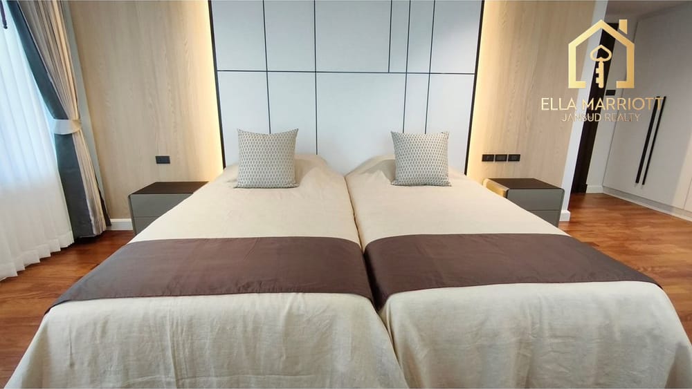 Spacious 4BR Family Condo for Rent in Sukhumvit 16 – 260sqm, Pets Allowed, 15 Min Walk to BTS Asok 12