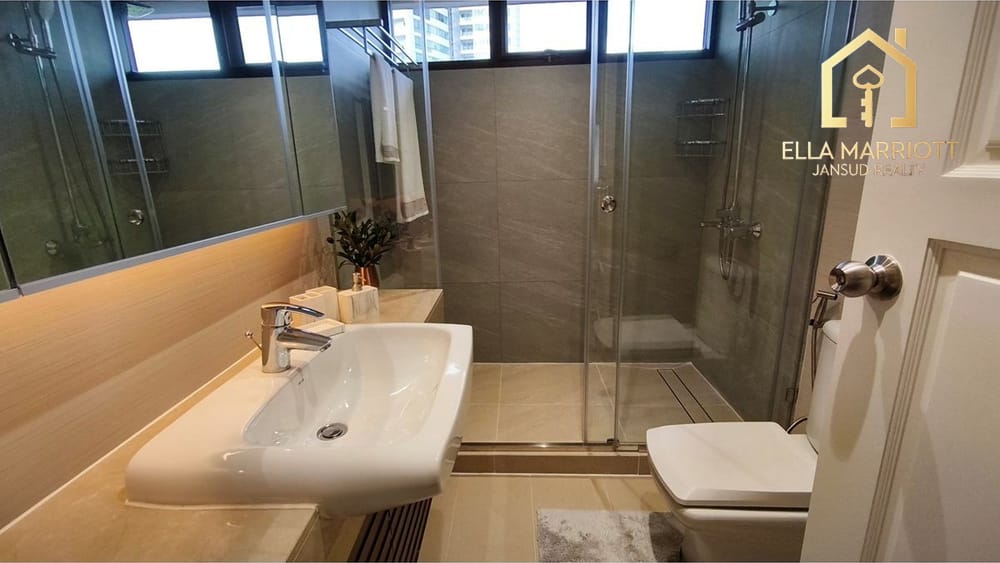 Spacious 4BR Family Condo for Rent in Sukhumvit 16 – 260sqm, Pets Allowed, 15 Min Walk to BTS Asok 13