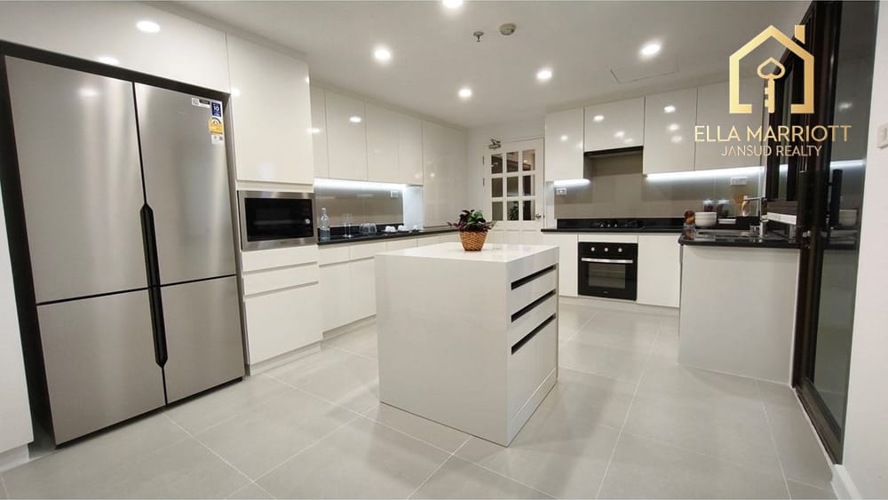 Spacious 4BR Family Condo for Rent in Sukhumvit 16 – 260sqm, Pets Allowed, 15 Min Walk to BTS Asok 5