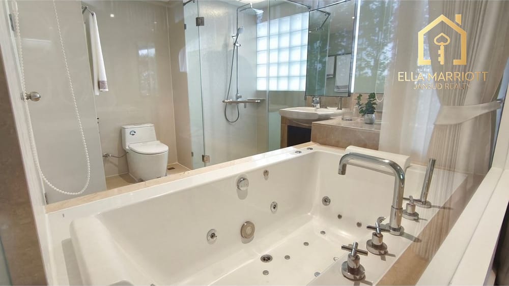Spacious 4BR Family Condo for Rent in Sukhumvit 16 – 260sqm, Pets Allowed, 15 Min Walk to BTS Asok 9