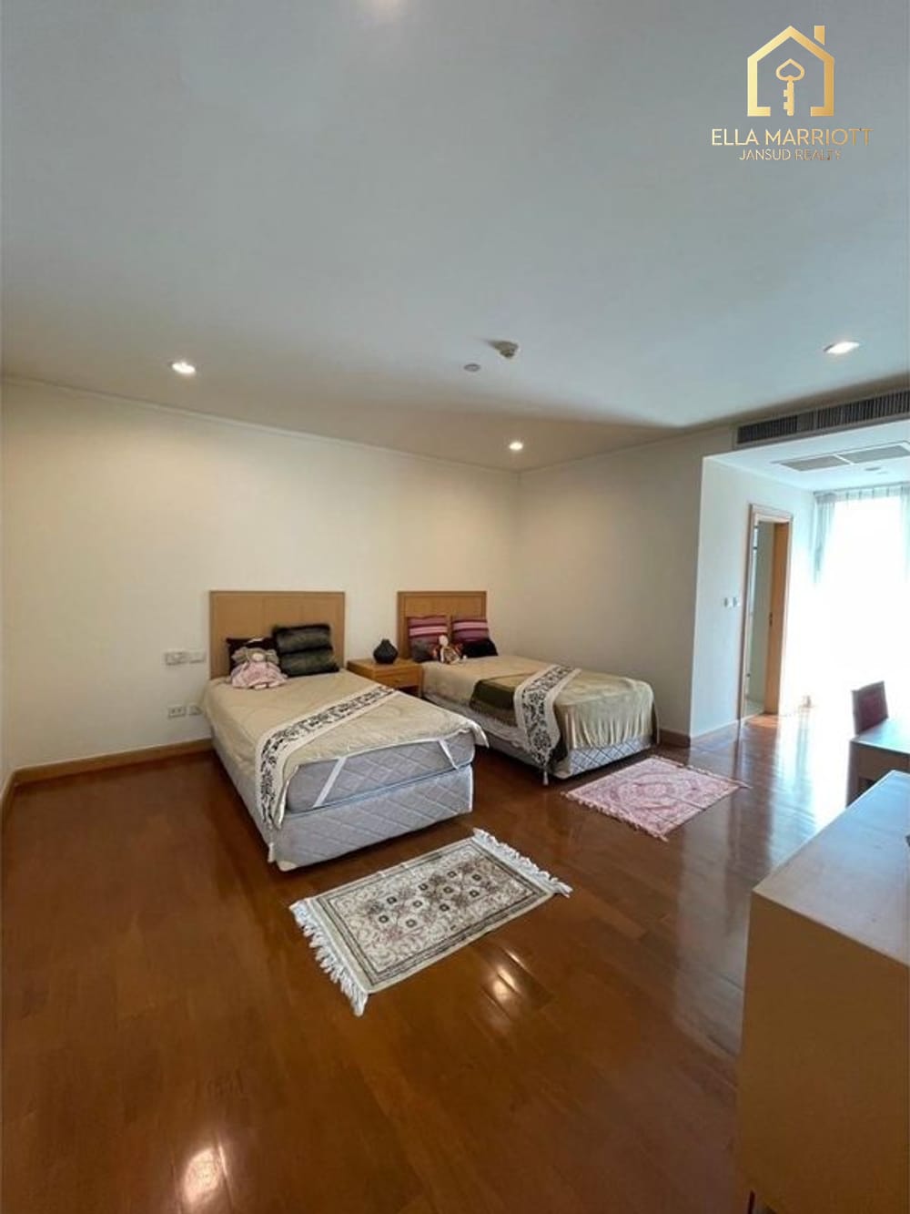 Rent 140K | Palatial 285sqm 3BR Sky Mansion | Sukhumvit 22 | Pets OK 14