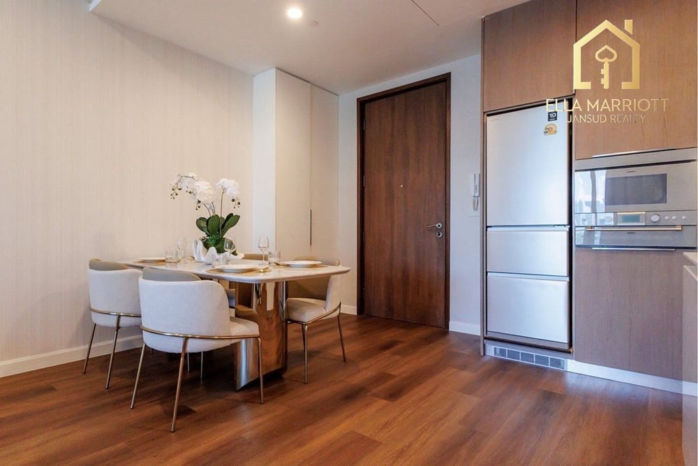 Frisch renovierte 2-Schlafzimmer-Eigentumswohnung mit Terrasse in 185 Rajdamri, 7 Gehminuten zur BTS Ratchadamri - Volleigentum. 3
