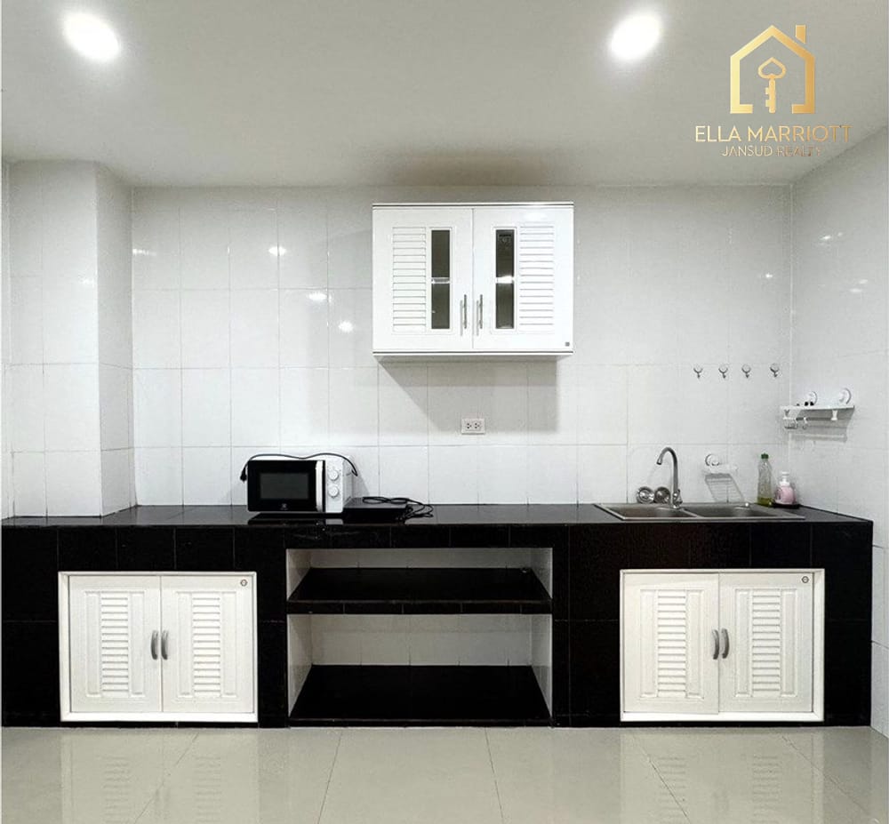 Rent 45K | 2-Story Sukhumvit 81 Townhouse | 400m to BTS On Nut | 3BR 4
