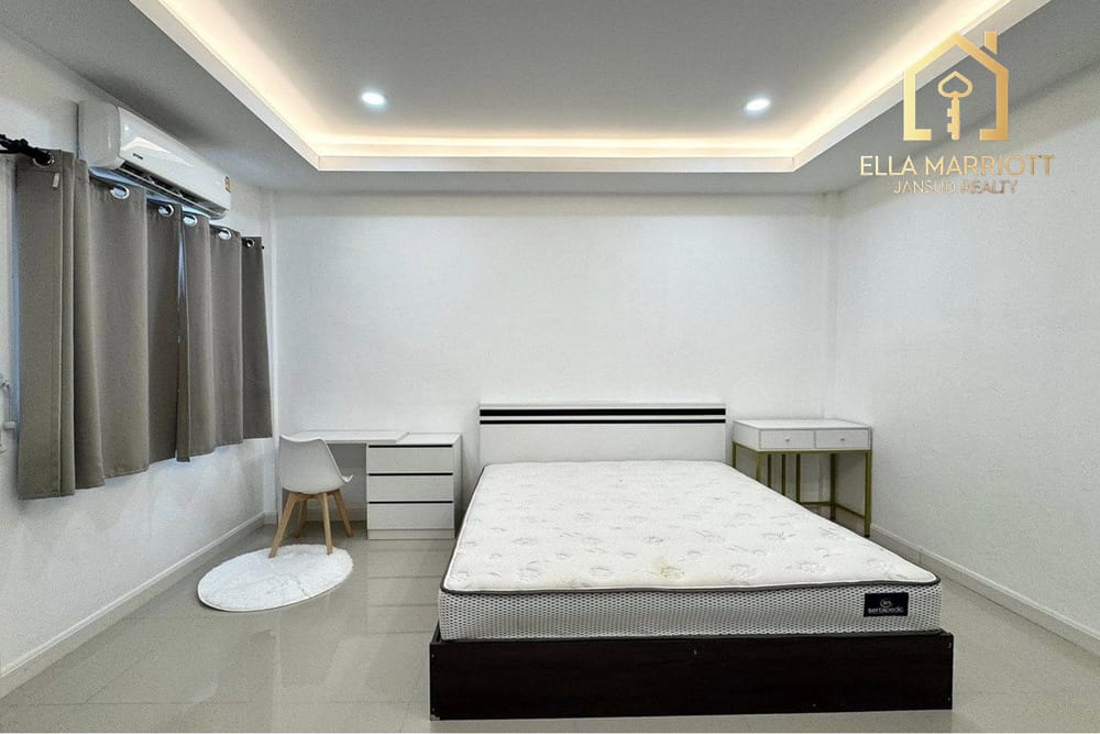 Rent 45K | 2-Story Sukhumvit 81 Townhouse | 400m to BTS On Nut | 3BR 5