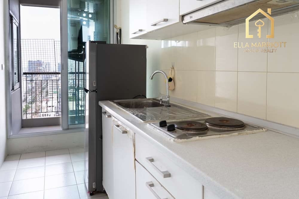 Huai Khwang Oasis: 1-Bed Condo with Skyline Views 11
