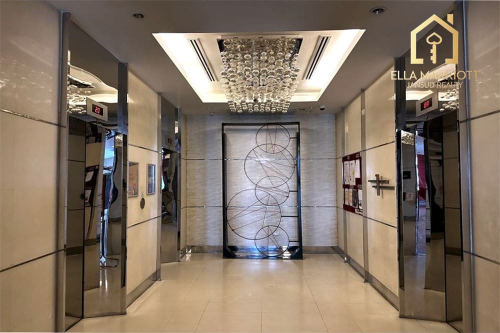 Huai Khwang Oasis: 1-Bed Condo with Skyline Views 12