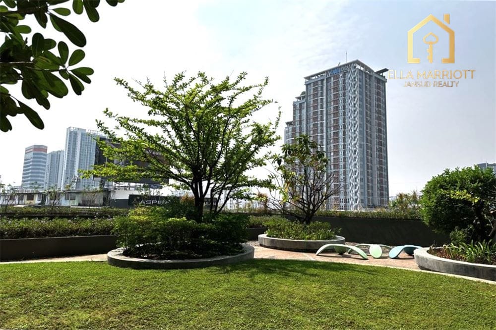 Huai Khwang Oasis: 1-Bed Condo with Skyline Views 14