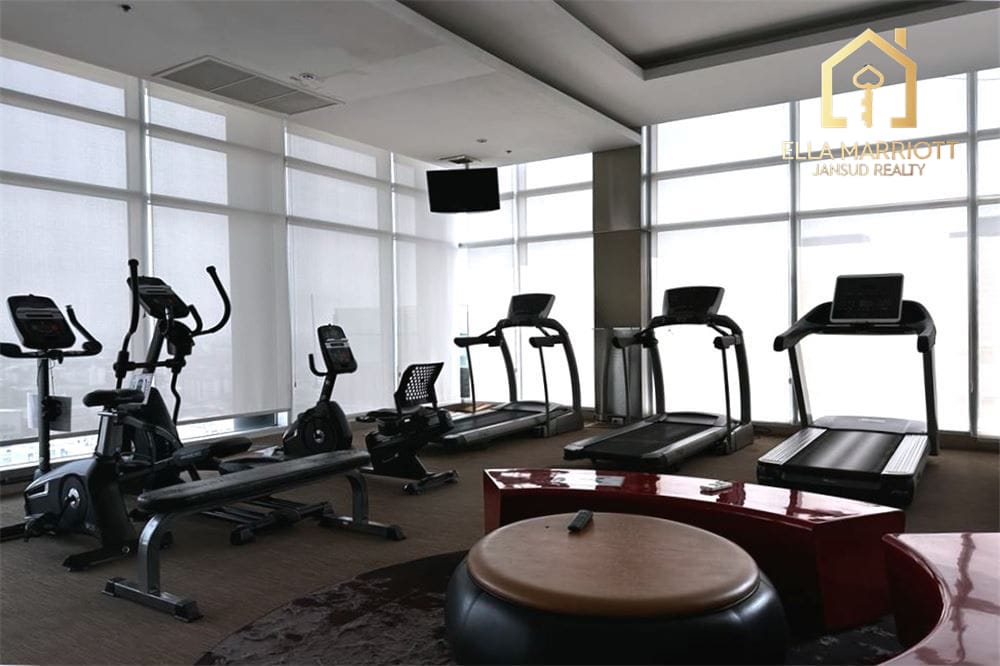 Huai Khwang Oasis: 1-Bed Condo with Skyline Views 17