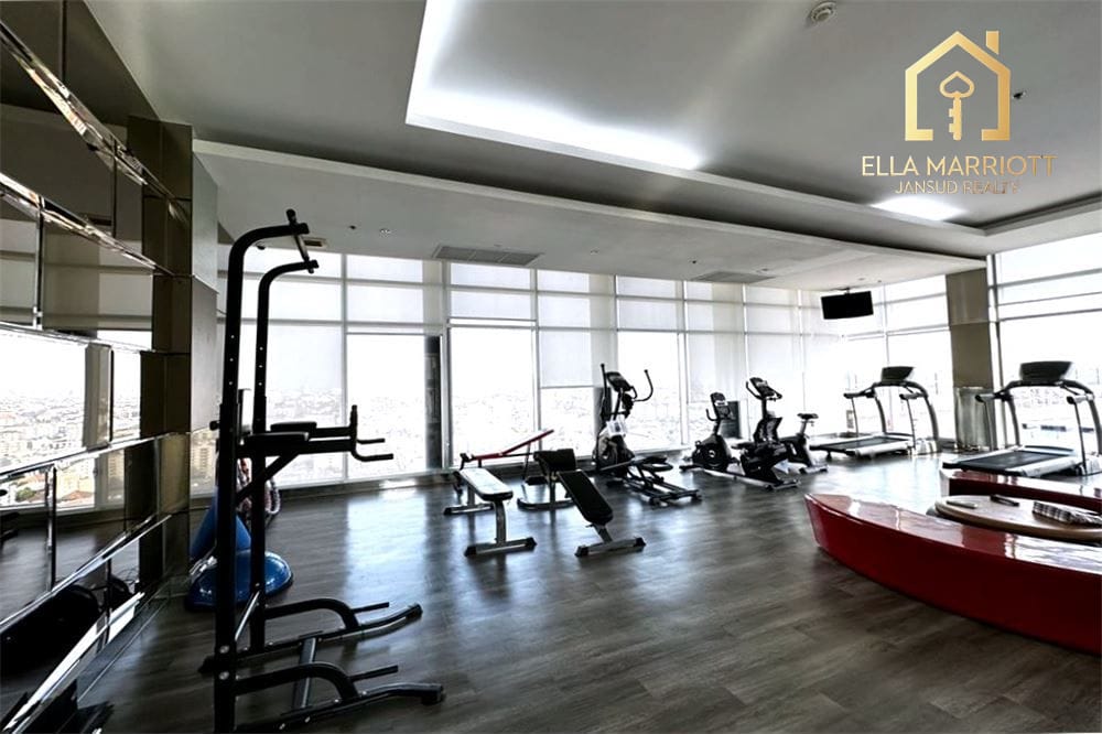 Huai Khwang Oasis: 1-Bed Condo with Skyline Views 18