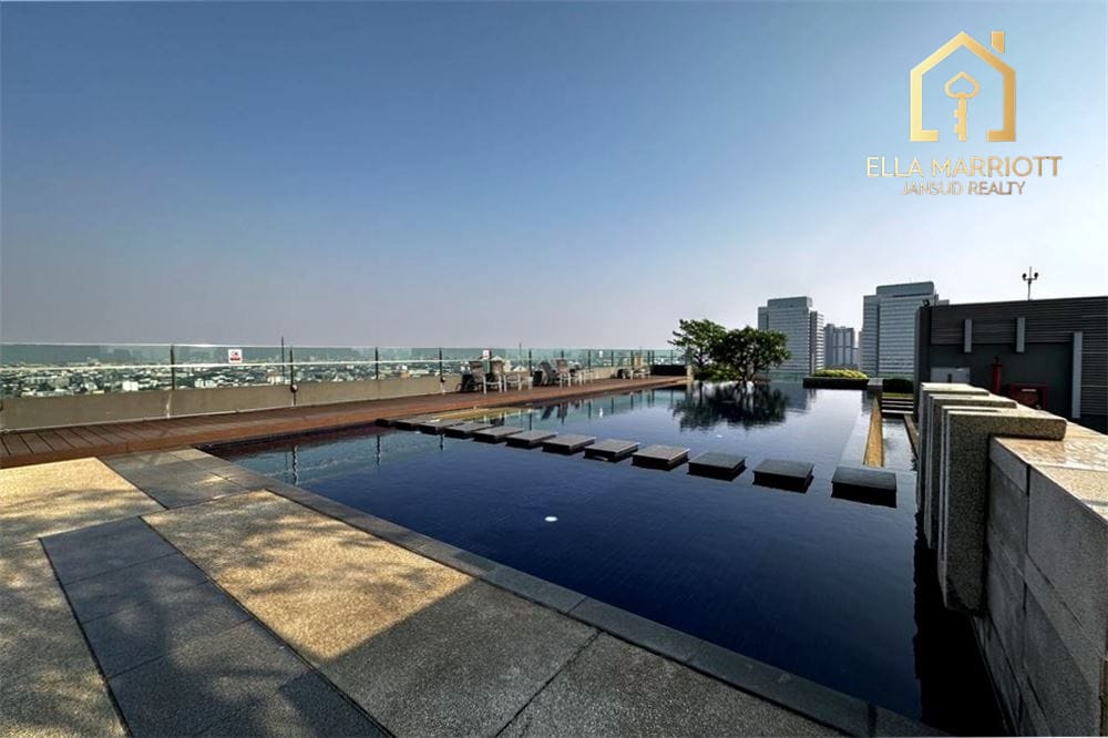 Huai Khwang Oasis: 1-Bed Condo with Skyline Views 19