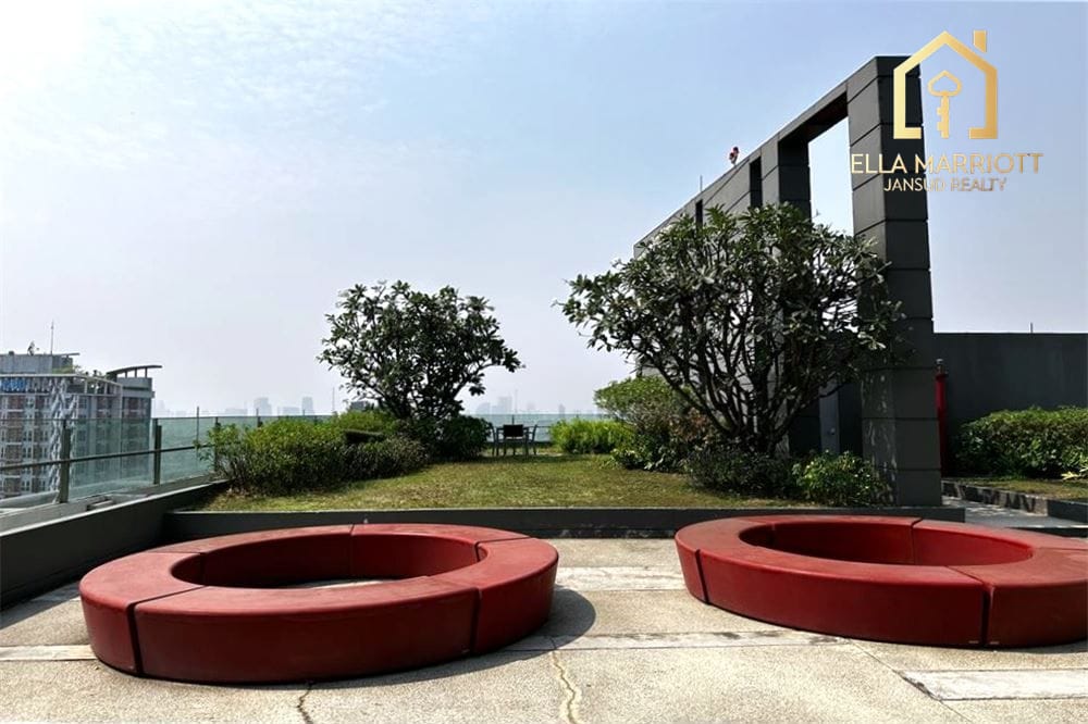 Huai Khwang Oasis: 1-Bed Condo with Skyline Views 23