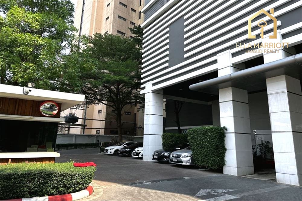 Huai Khwang Oasis: 1-Bed Condo with Skyline Views 26