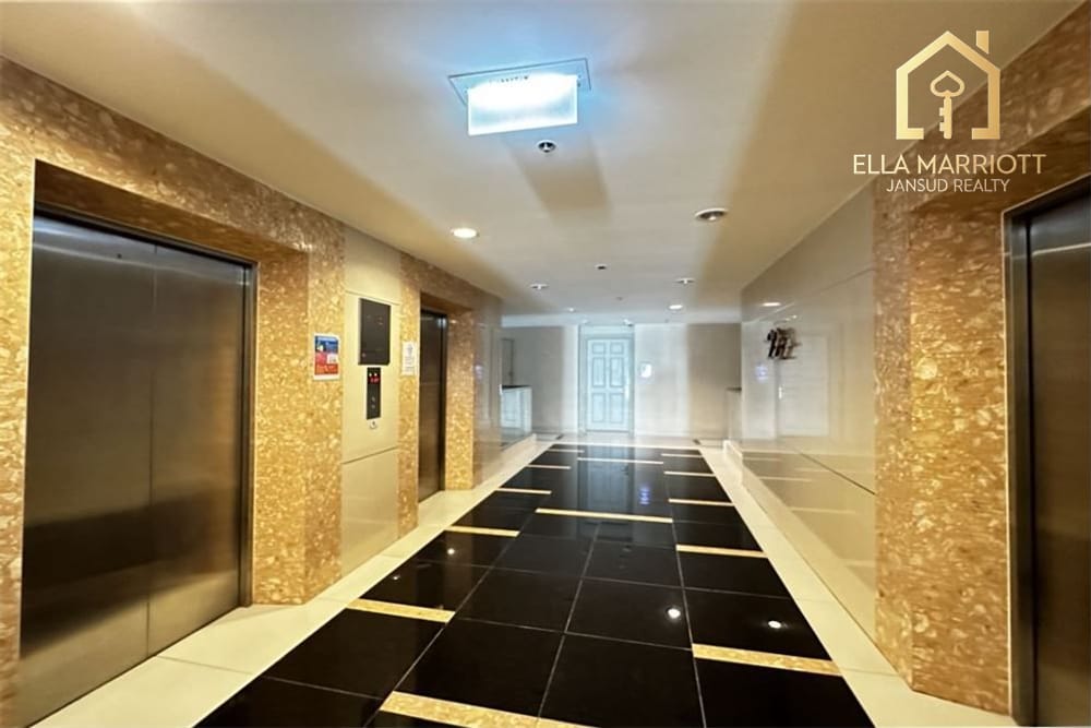 Huai Khwang Oasis: 1-Bed Condo with Skyline Views 28