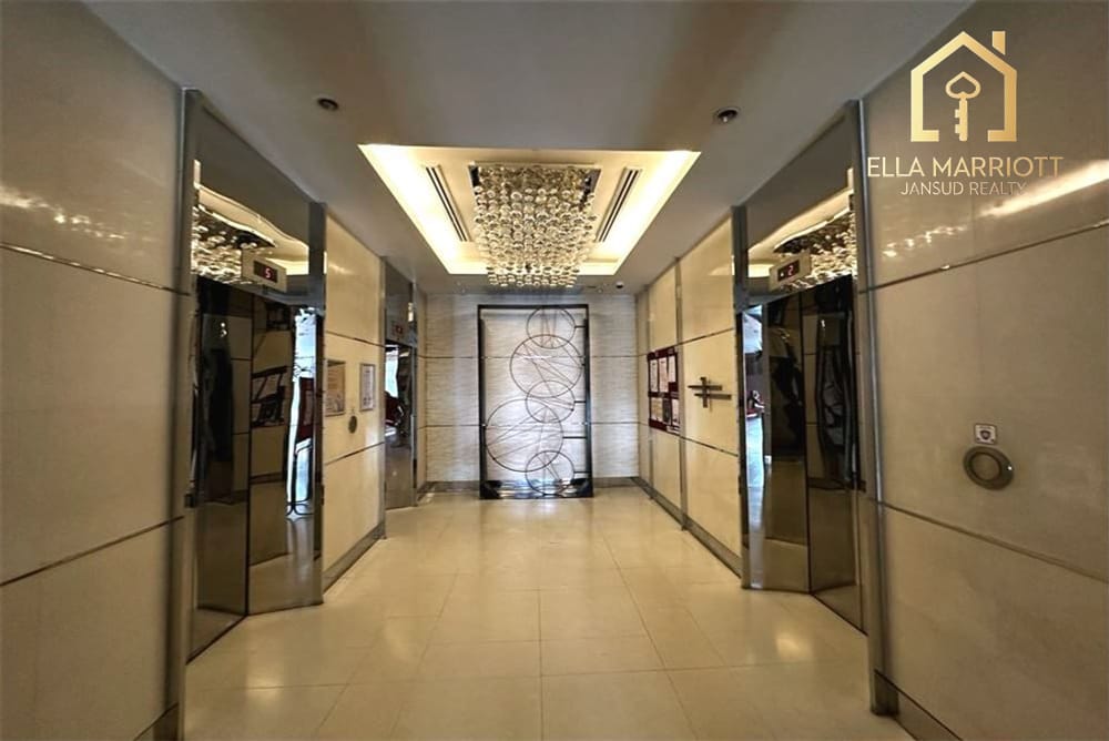 Huai Khwang Oasis: 1-Bed Condo with Skyline Views 31