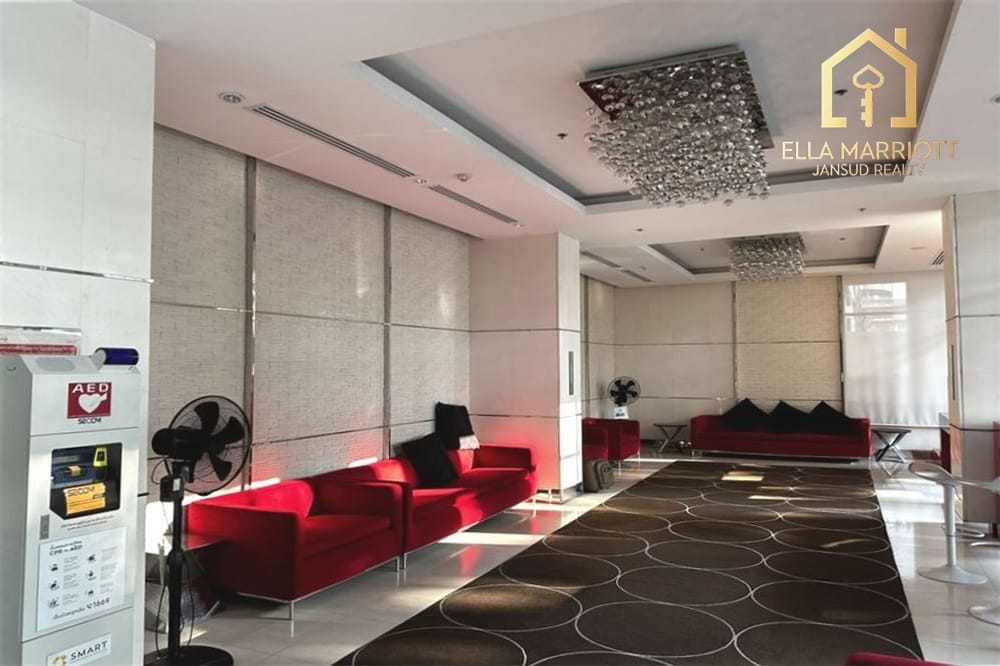 Huai Khwang Oasis: 1-Bed Condo with Skyline Views 33