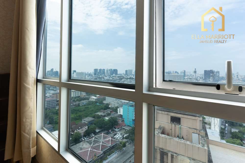 Huai Khwang Oasis: 1-Bed Condo with Skyline Views 43