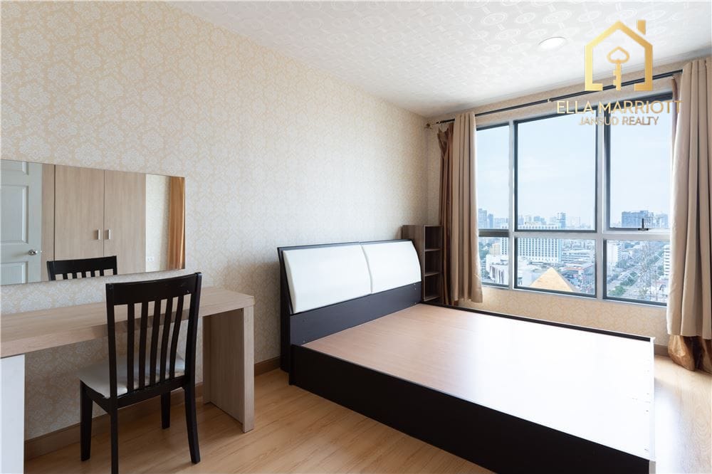 Huai Khwang Oasis: 1-Bed Condo with Skyline Views 7