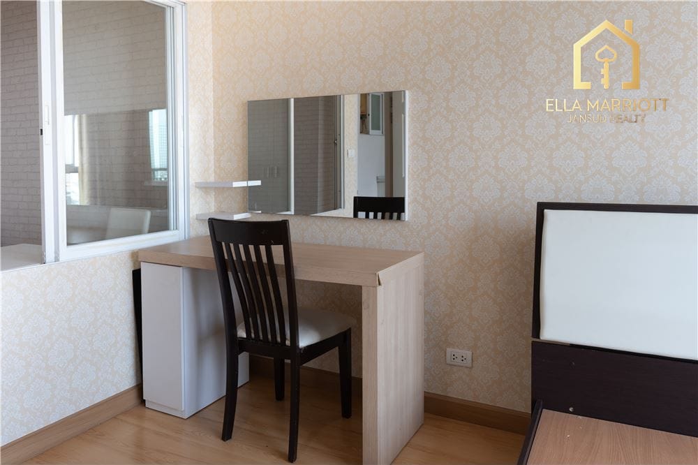 Huai Khwang Oasis: 1-Bed Condo with Skyline Views 8