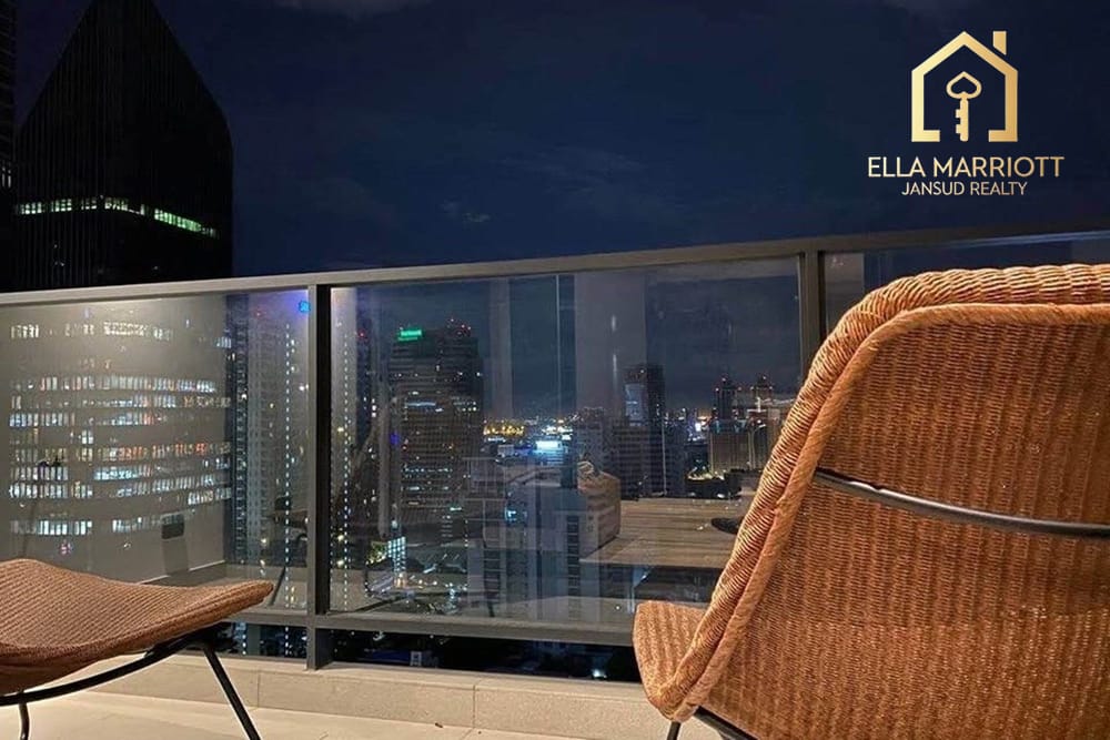 Japanese Designer 2BR Corner Loft for Rent in Asoke - 4 Mins Walk to MRT Phetchaburi 10