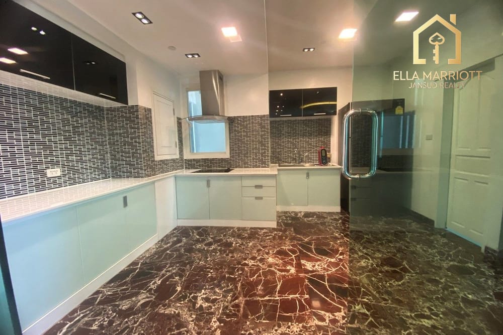Luxuriöses 342 m² Maisonette-Penthouse mit privatem Dachgarten & Jacuzzi – 7 Gehminuten zur MRT Sukhumvit 8