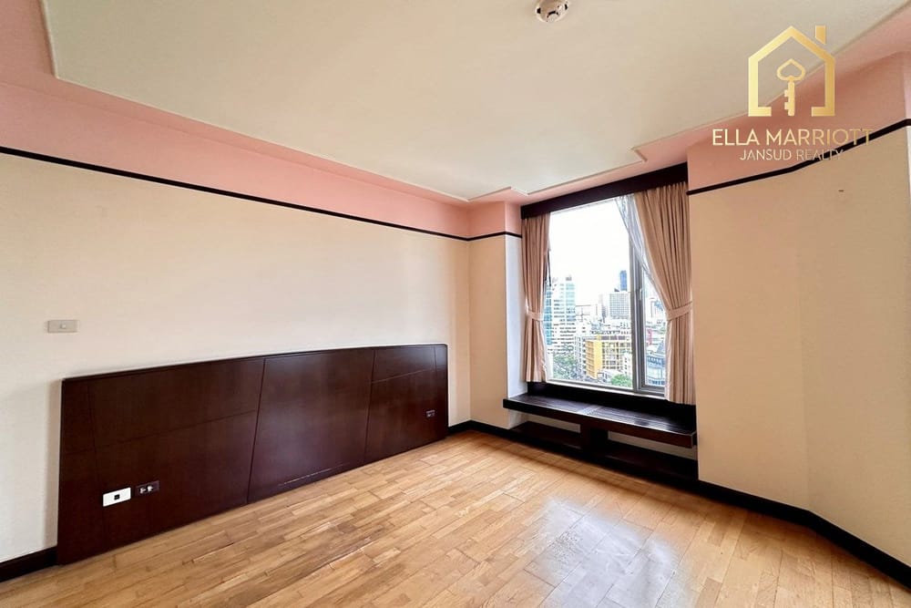 3-Bedroom Condo Near BTS Phloen Chit - 7 Min Walk on Wireless Rd 5