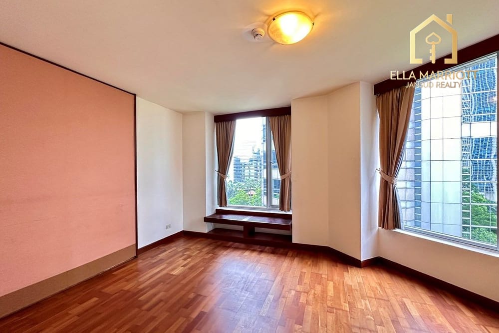 Affordable 3-Bedroom Condo on Wireless Rd, 7-Minute Walk to BTS Phloen Chit 4