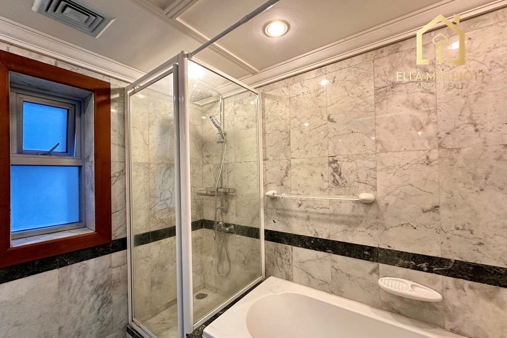 Affordable 3-Bedroom Condo on Wireless Rd, 7-Minute Walk to BTS Phloen Chit 9